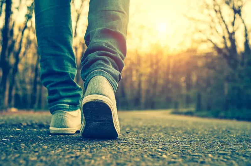 Wandelen door de ruige natuur van Noorwegen