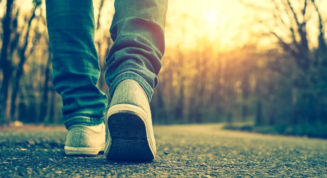 Wandelen door de ruige natuur van Noorwegen
